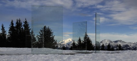 Le mont Blanc vu à travers les nouveaux panneaux d'orientation